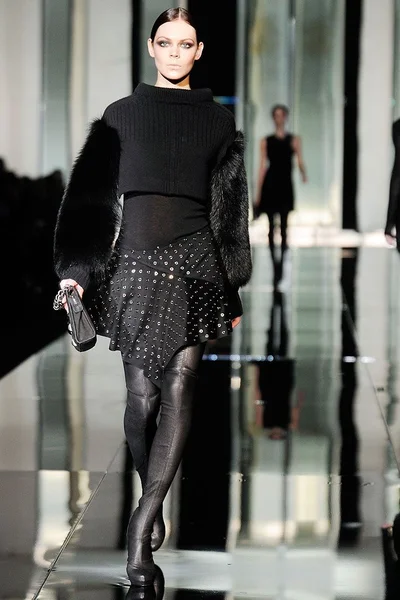 Look 3